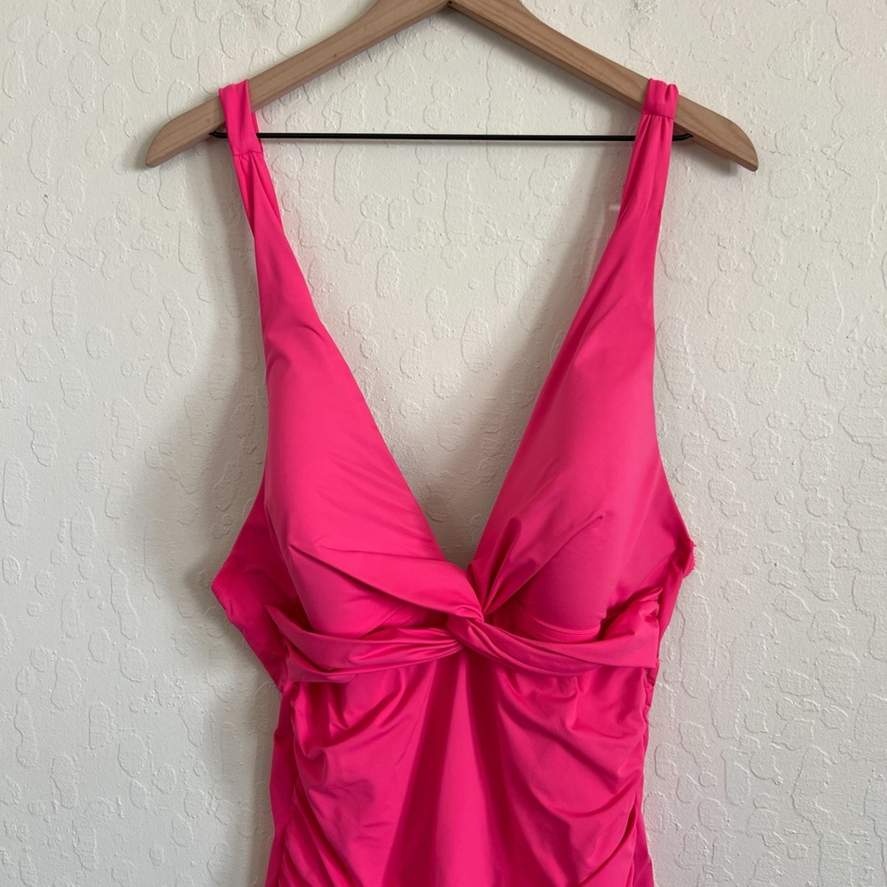 La Blanca Island Goddess Twist Front Ruched One Piece Swimsuit 14 Pink Beach - Picture 4 of 7